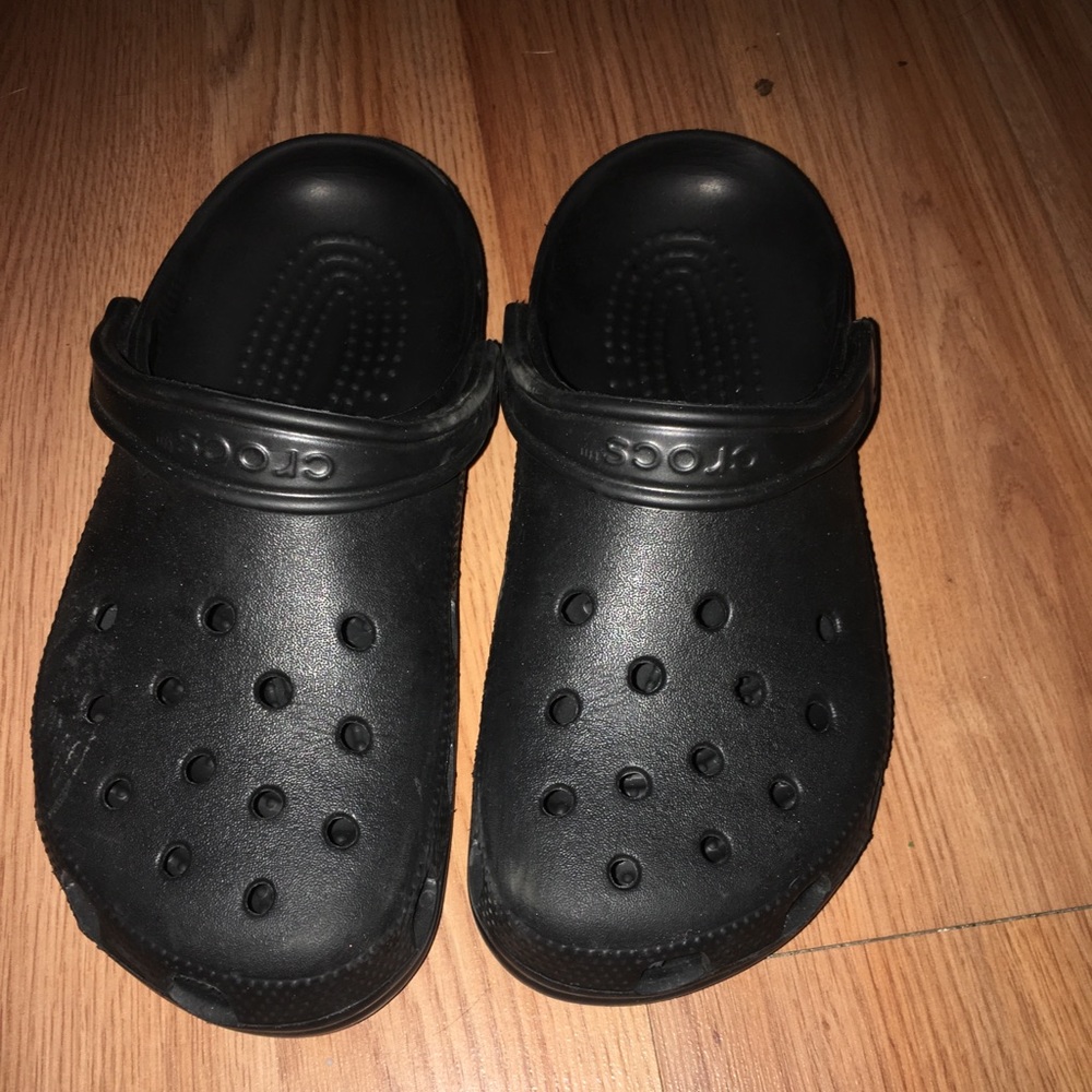Black Crocs